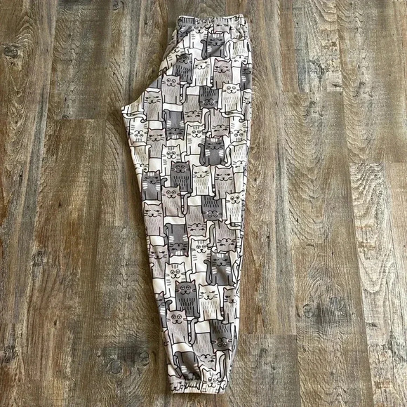 🎉HOST PICK🎉Secret Treasures | Cat 🐱 Pajama  Pants - Picture 1 of 4